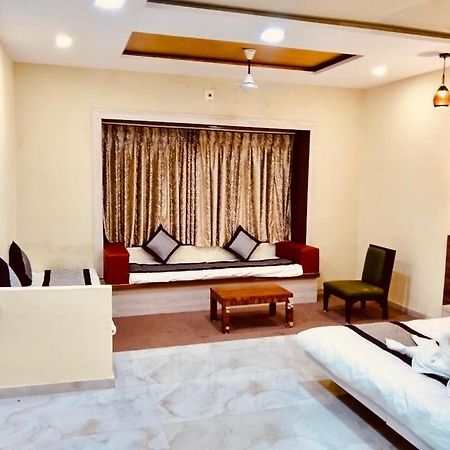 Royal Club&Resort Ahmedabad Exterior foto