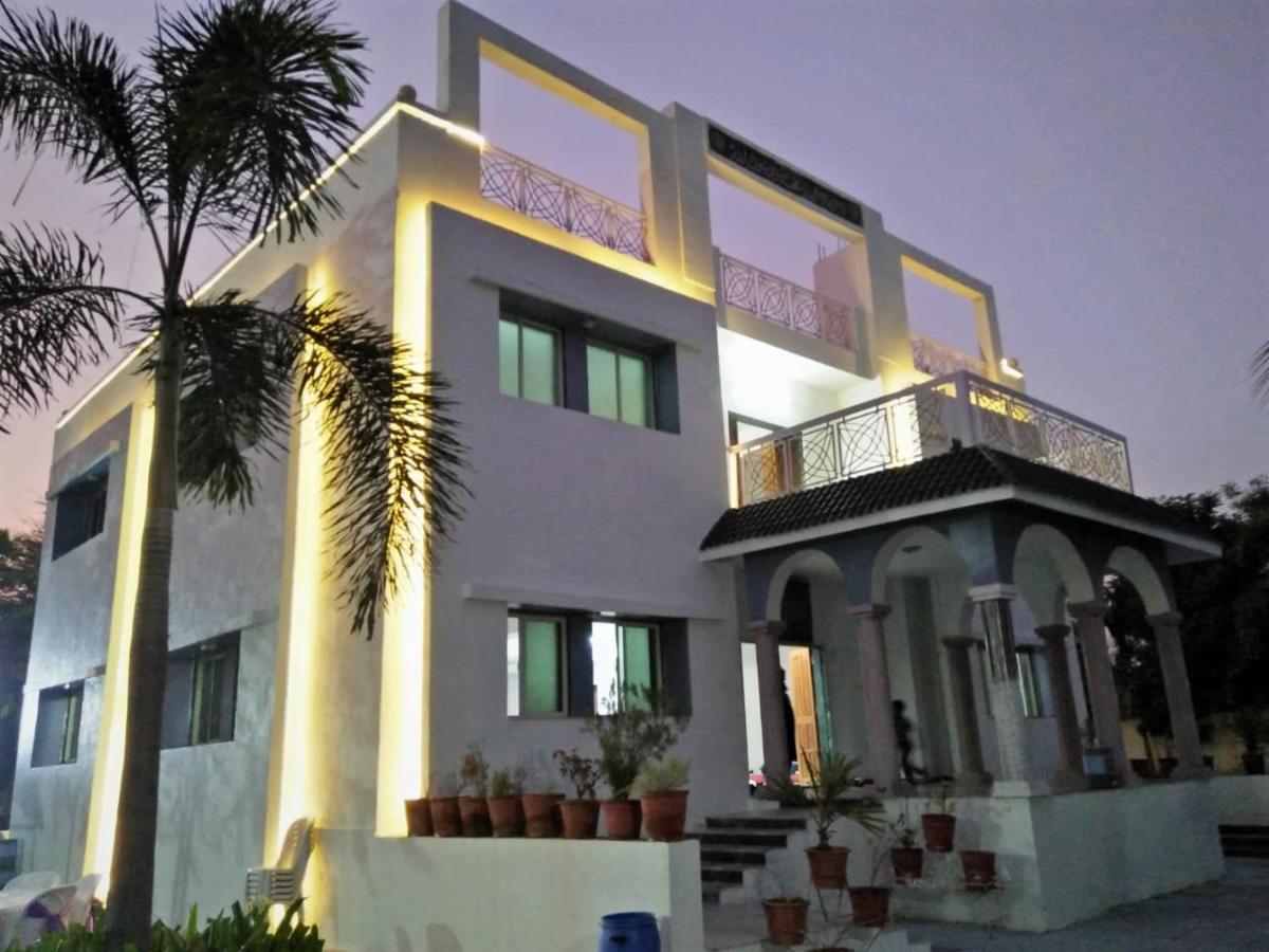Royal Club&Resort Ahmedabad Exterior foto