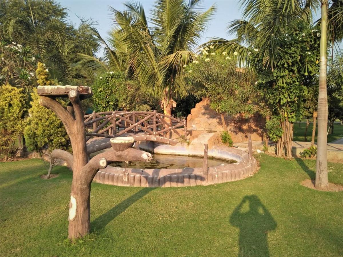 Royal Club&Resort Ahmedabad Exterior foto