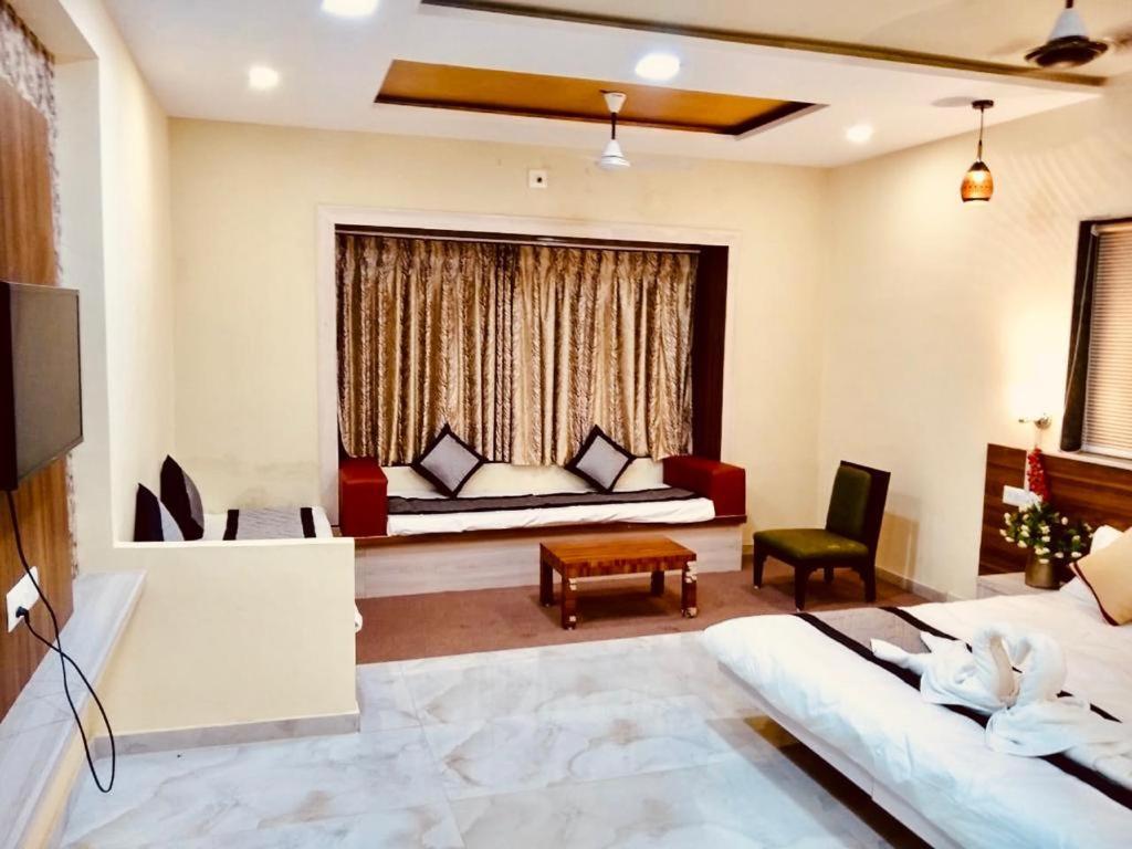 Royal Club&Resort Ahmedabad Exterior foto